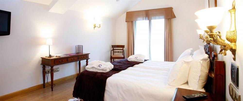 Ayre Hotel Alfonso II Oviedo Esterno foto